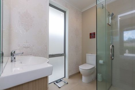 Photo of property in 7a Royal Heights, Glen Avon, New Plymouth, 4312