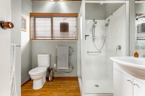 Photo of property in 1/2 Edwards Avenue, Henderson, Auckland, 0610