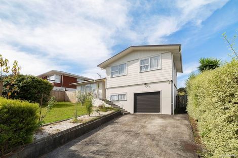 Photo of property in 34 Easton Park Parade, Glenfield, Auckland, 0629
