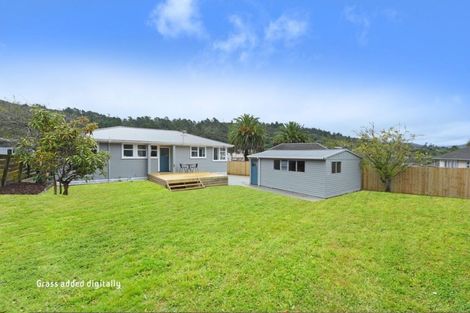 Photo of property in 2 Thomson Grove, Stokes Valley, Lower Hutt, 5019