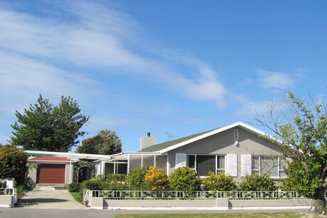 Photo of property in 4 Ambleside Drive, Burnside, Christchurch, 8053