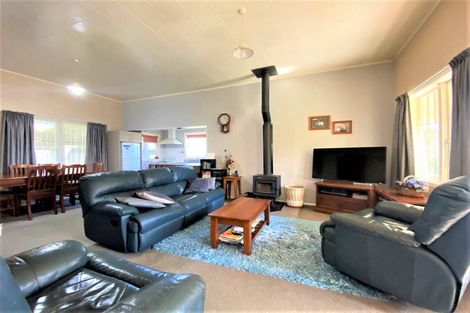 Photo of property in 85 South Road, Manaia, 4612