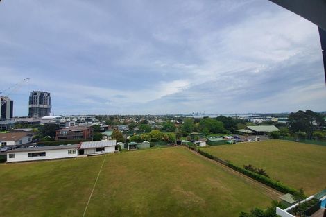 Photo of property in Frank Sargeson Apts, 406/80 Anzac Street, Takapuna, Auckland, 0622