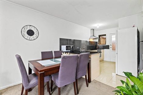 Photo of property in 2/76 Kenderdine Road, Papatoetoe, Auckland, 2025