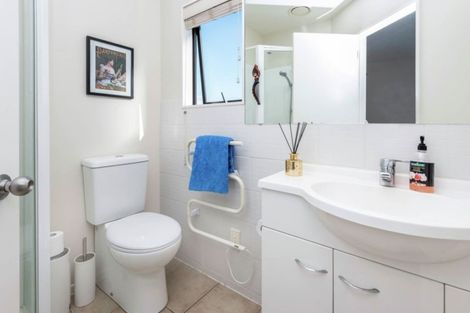 Photo of property in 11 Bunker Rise, Golflands, Auckland, 2013