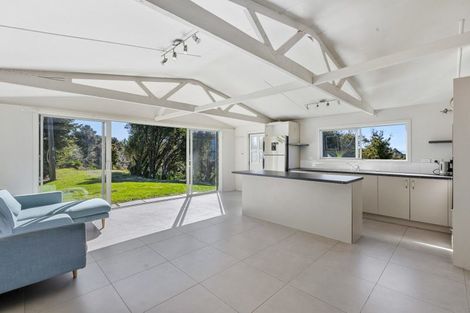 Photo of property in 11 Ngarewa Drive, Mahurangi West, Warkworth, 0983