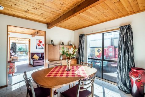 Photo of property in 1 Tiri View Place, Waiake, Auckland, 0630