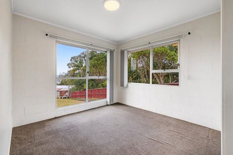 Photo of property in 2/587 Glenfield Road, Totara Vale, Auckland, 0629