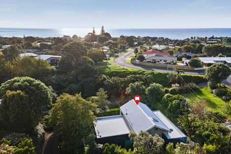 Photo of property in 64a Mcfarlane Street, Oakura, 4314