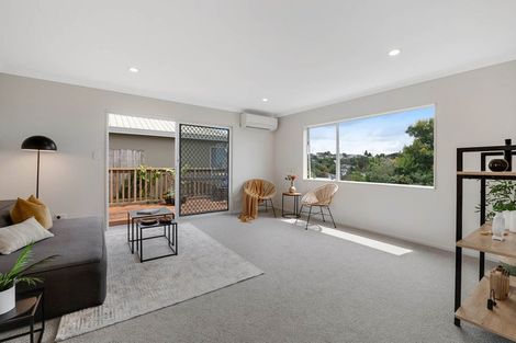Photo of property in 2/8a Target Road, Totara Vale, Auckland, 0629