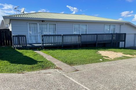 Photo of property in 2/43 Solveig Place, Randwick Park, Auckland, 2105