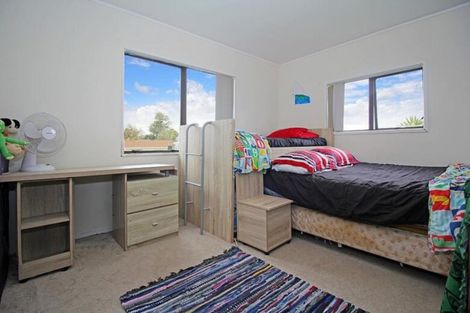 Photo of property in 2/38 Maplesden Drive, Clendon Park, Auckland, 2103