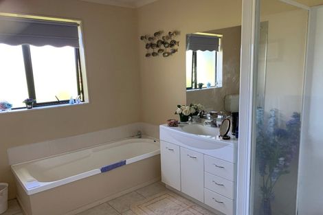 Photo of property in 42 Savoy Road, Orewa, 0931