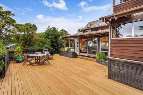 Photo of property in 3 Park Rise, Campbells Bay, Auckland, 0630