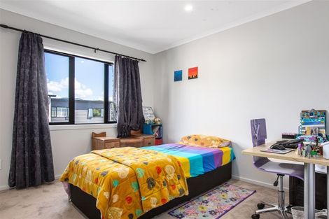 Photo of property in 19/9 Surrey Street, Tawa, Wellington, 5028