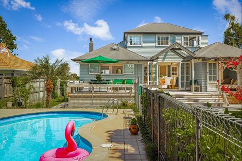 Photo of property in 34 Norwood Road, Bayswater, Auckland, 0622