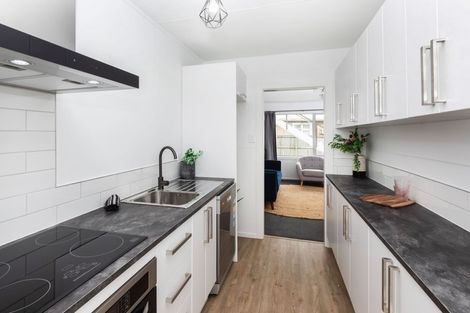 Photo of property in 2/52 North Avon Road, Richmond, Christchurch, 8013