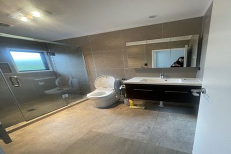 Photo of property in 58 Beechdale Crescent, Pakuranga Heights, Auckland, 2010