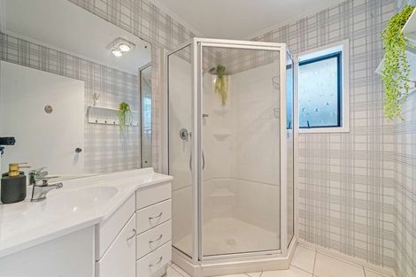 Photo of property in 1/248 Great North Road, Henderson, Auckland, 0612