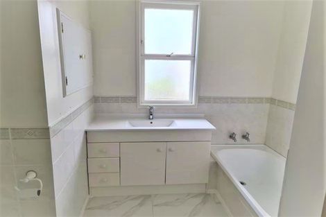 Photo of property in 3 Fowler Street, Northcote, Auckland, 0627