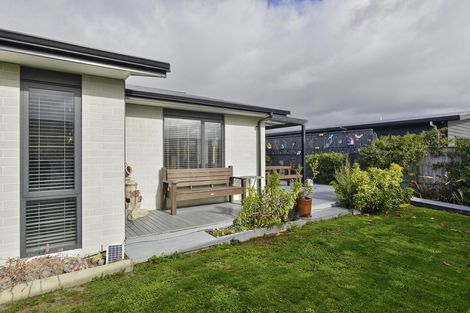 Photo of property in 2 Devon Lane, Carterton, 5713