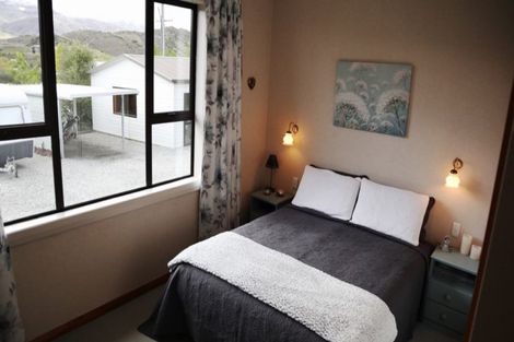 Photo of property in 2 Hall Road, Bannockburn, Cromwell, 9384