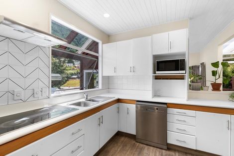 Photo of property in 8 Mackinnon Terrace, Sunshine Bay, Queenstown, 9300