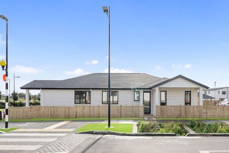 Photo of property in 10 Rorotu Avenue, Karaka, Papakura, 2113
