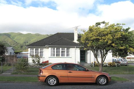 Photo of property in 3 Strand Crescent, Naenae, Lower Hutt, 5011