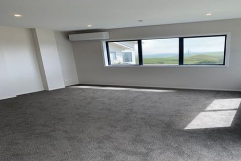 Photo of property in 9 Comber Place, Johnsonville, Wellington, 6037