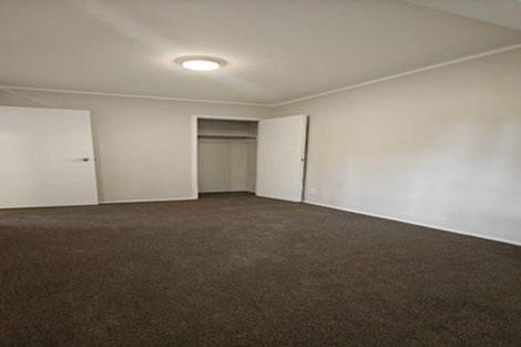Photo of property in 1/4 Mahuta Grove, Northcote, Auckland, 0627