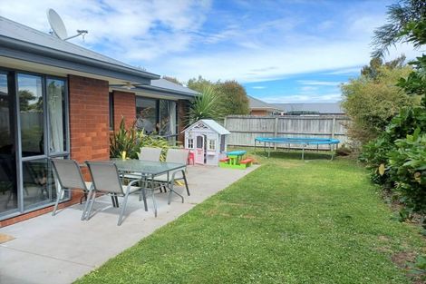 Photo of property in 53 Coolspring Way, Redwood, Christchurch, 8051