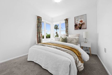 Photo of property in 100 Gossamer Drive, Pakuranga Heights, Auckland, 2010