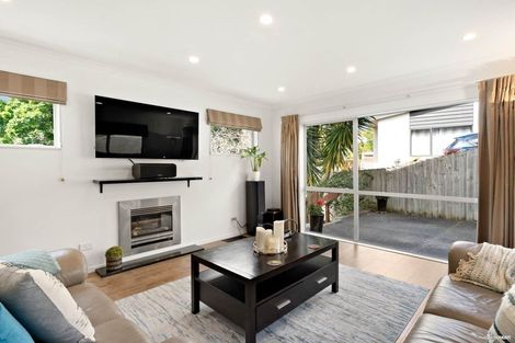 Photo of property in 687a Beach Road, Rothesay Bay, Auckland, 0630