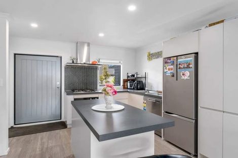 Photo of property in 19/9 Surrey Street, Tawa, Wellington, 5028