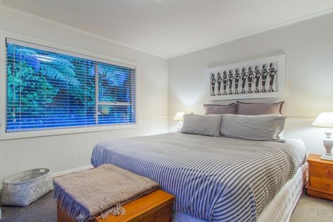 Photo of property in 146 Laingholm Drive, Laingholm, Auckland, 0604