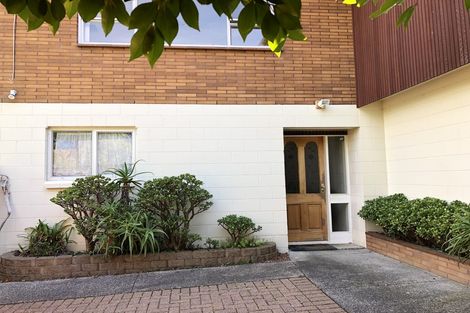 Photo of property in 63 Lynden Avenue, Hillcrest, Auckland, 0627