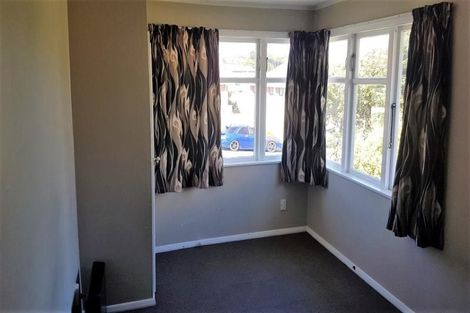 Photo of property in 33 Jillett Street, Titahi Bay, Porirua, 5022