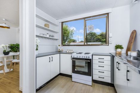 Photo of property in 1/144 Sunset Road, Unsworth Heights, Auckland, 0632