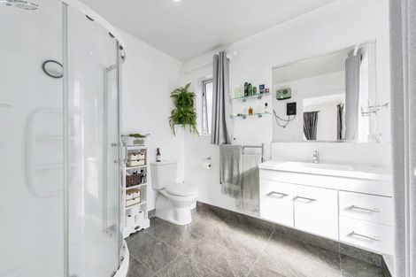 Photo of property in 21 Shillingford Boulevard, Rolleston, 7615