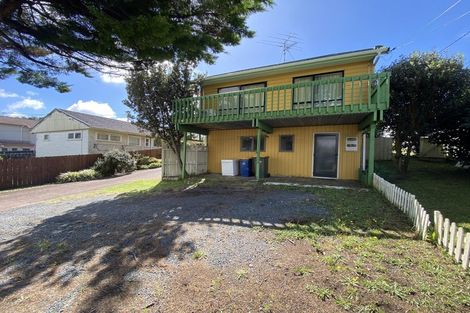 Photo of property in 2/717 East Coast Road, Browns Bay, Auckland, 0630