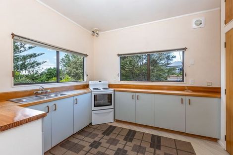 Photo of property in 11b Dobell Road, Stanmore Bay, Whangaparaoa, 0932