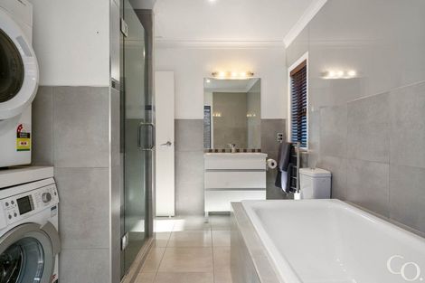 Photo of property in 48 Pitau Road, Mount Maunganui, 3116