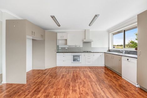 Photo of property in 9 Raabia Close, Parakai, 0830