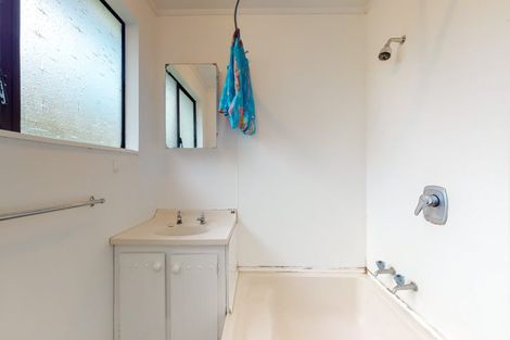 Photo of property in 1a Sunny Grove, Wainuiomata, Lower Hutt, 5014