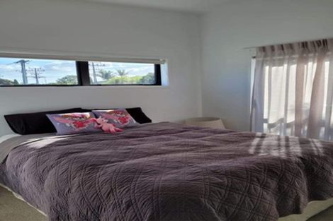 Photo of property in 1/60 Hepburn Road, Glendene, Auckland, 0602