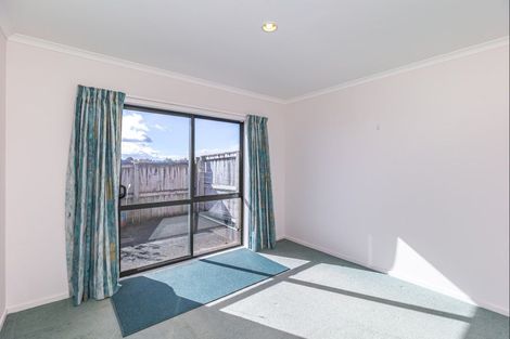 Photo of property in Rangeview Villas, 17/9 Fuller Close, Levin, 5510