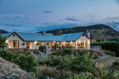 Photo of property in 1 Peak View Ridge, Wanaka, 9305