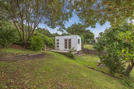Photo of property in 21 Te Pari Pari Road, Pukerua Bay, 5026