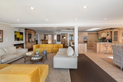 Photo of property in 155 Kawaha Point Road, Kawaha Point, Rotorua, 3010